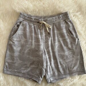 Vuori Men’s Ponto Performance Shorts - Light Gray Camo - SM
